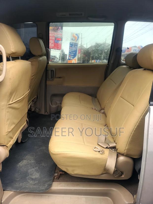 Toyota Noah 2003 Silver