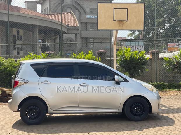 Toyota Ractis 2010 Silver