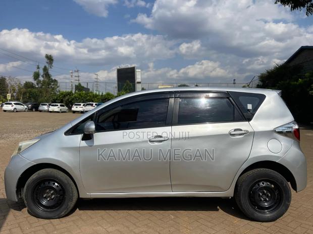 Toyota Ractis 2010 Silver