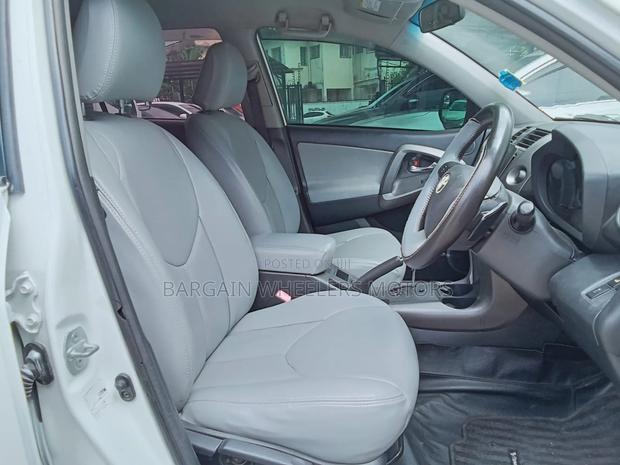 Toyota Vanguard 2013 White
