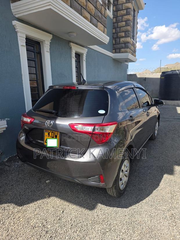 Toyota Vitz 1.0 FWD 5dr 2018 Gray
