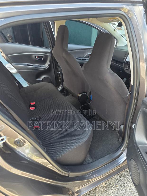 Toyota Vitz 1.0 FWD 5dr 2018 Gray