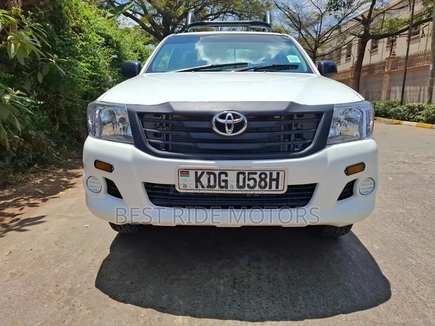 Toyota Hilux 2015 Off white