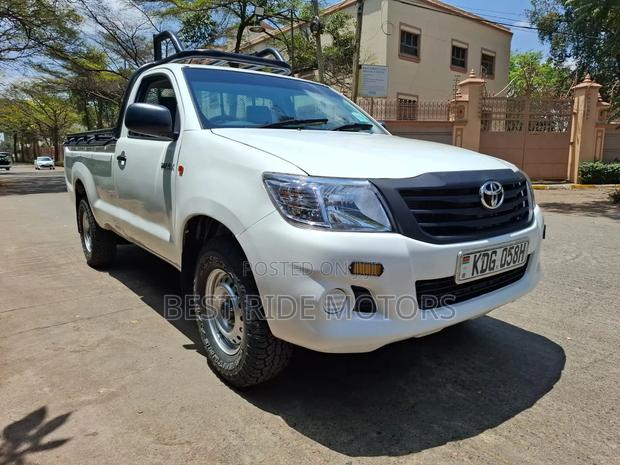 Toyota Hilux 2015 Off white