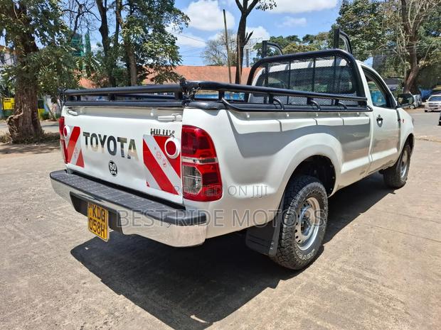 Toyota Hilux 2015 Off white