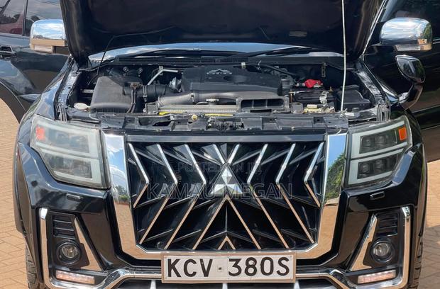Mitsubishi Pajero 2012 Black