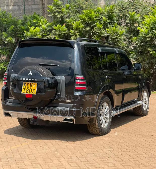 Mitsubishi Pajero 2012 Black