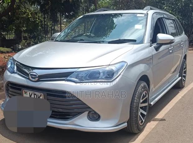 Toyota Corolla Fielder 2015 Silver