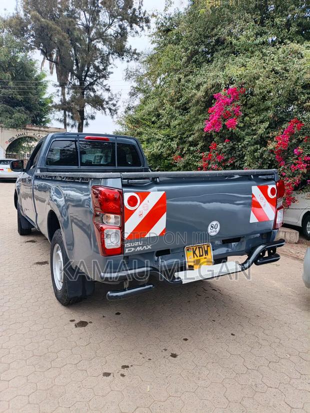 Isuzu D-MAX 2025 Gray