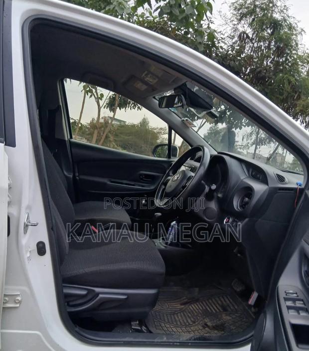 Toyota Vanguard 2010 White