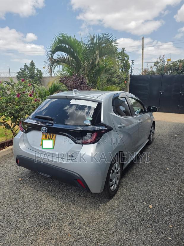 Toyota Yaris 1.5 Sedan XLE 2020 Silver