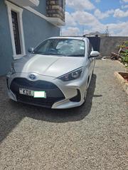 Toyota Yaris 1.5 Sedan XLE 2020 Silver for sale