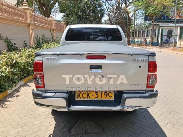 Toyota Hilux 2010 Gold