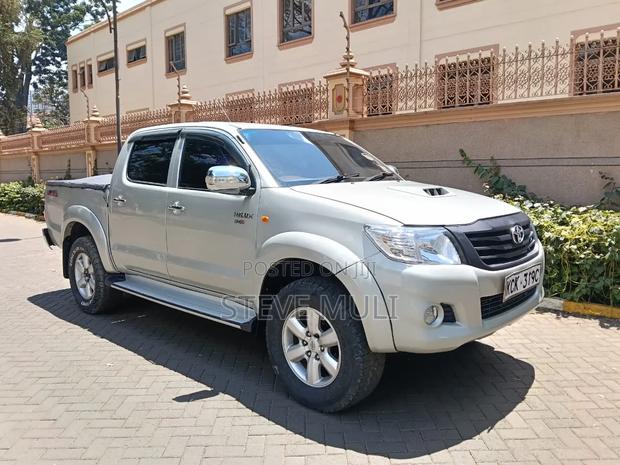 Toyota Hilux 2010 Gold