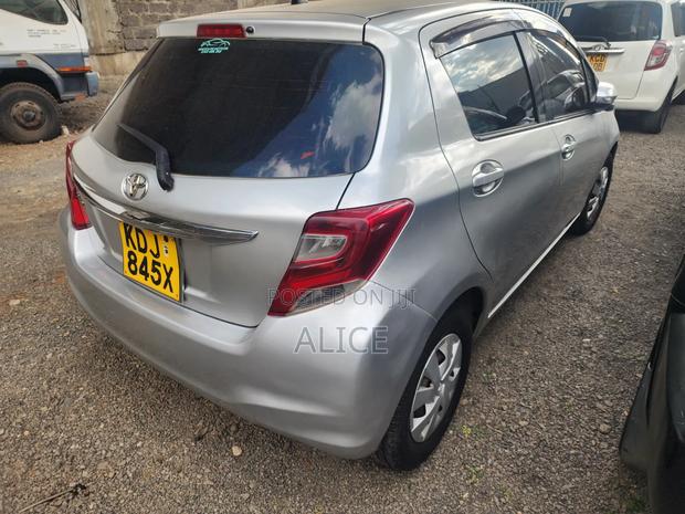 Toyota Vitz 2015 Silver