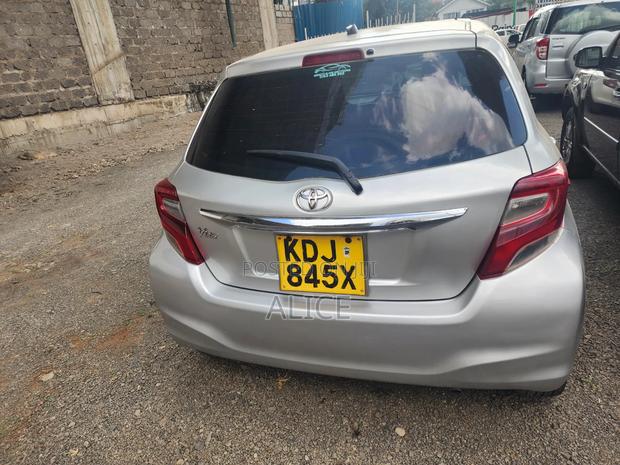 Toyota Vitz 2015 Silver