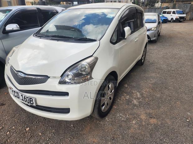 Toyota Ractis 2008 White
