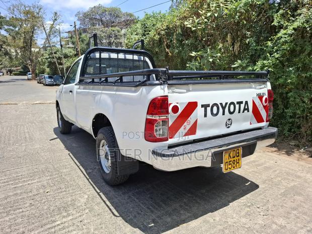 Toyota Hilux 2014 White