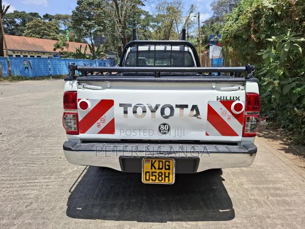 Toyota Hilux 2014 White