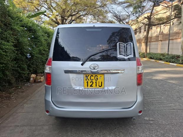Toyota Noah 2009 Silver