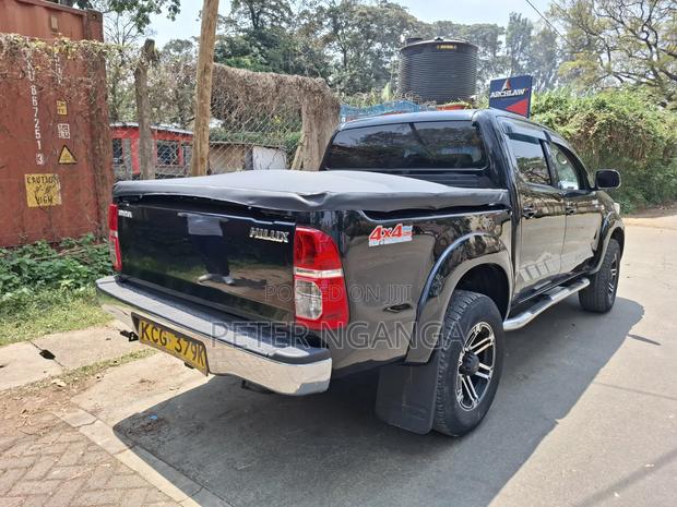 Toyota Hilux 2011 Matt Black