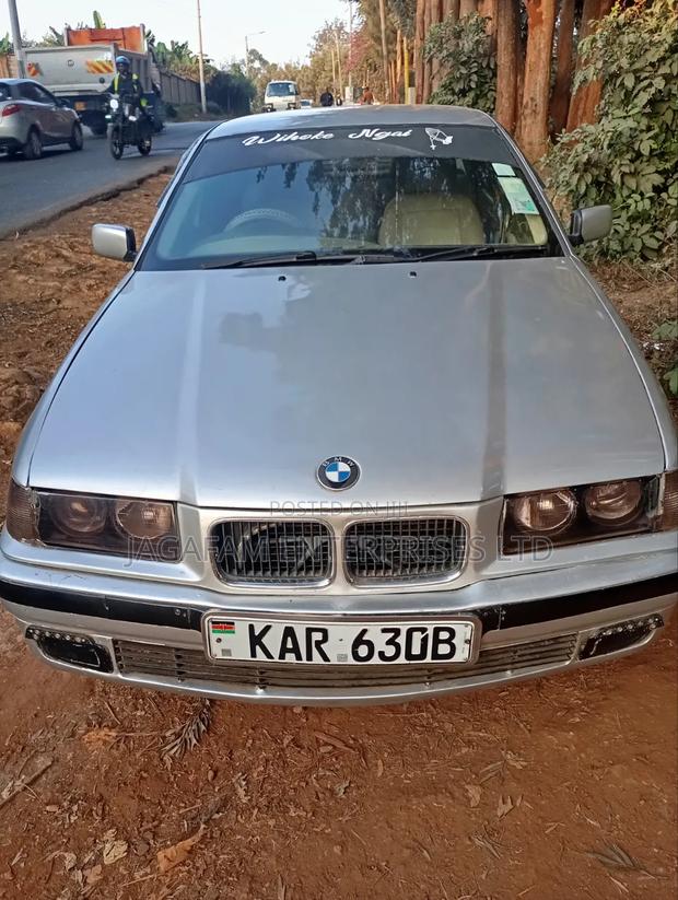BMW 320i Sedan RWD 1999 Silver