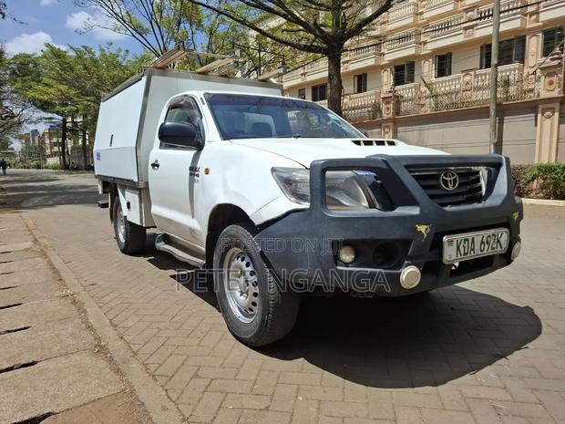 Toyota Hilux 2014 Off white