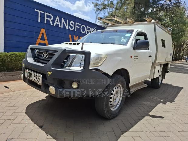 Toyota Hilux 2014 Off white