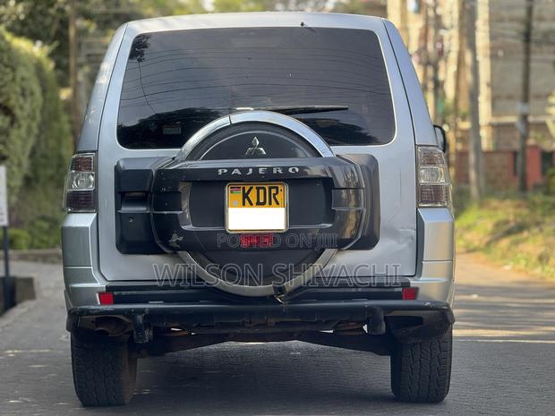 Mitsubishi Pajero 2010 Silver