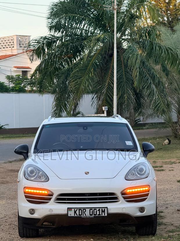 Porsche Cayenne 2019 White