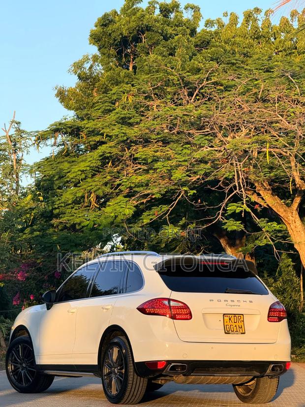 Porsche Cayenne 2019 White
