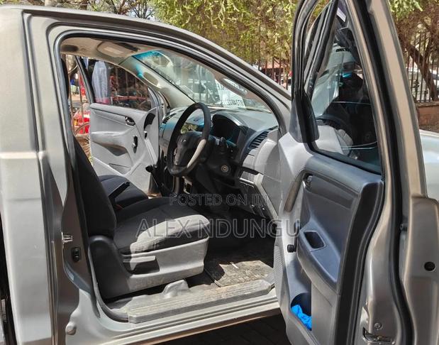 Isuzu D-MAX 2021 Gray