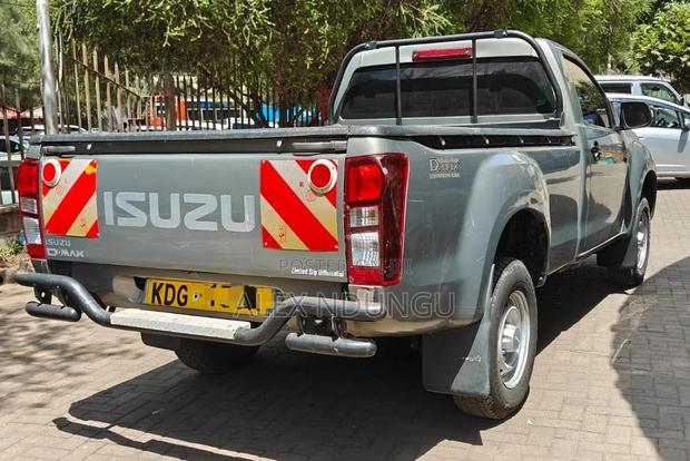 Isuzu D-MAX 2021 Gray