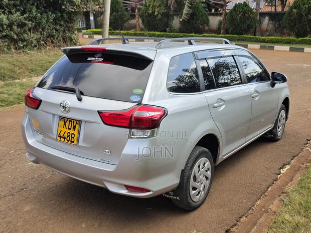 Toyota Corolla Fielder 2019 Silver