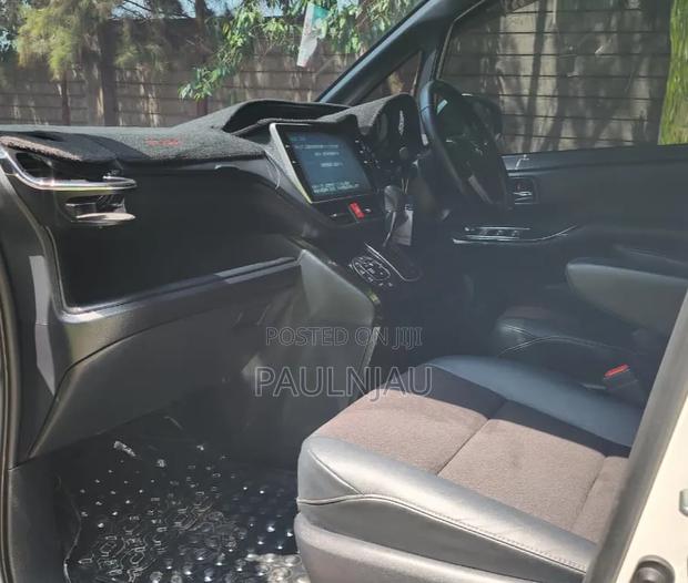 Toyota Noah 2018