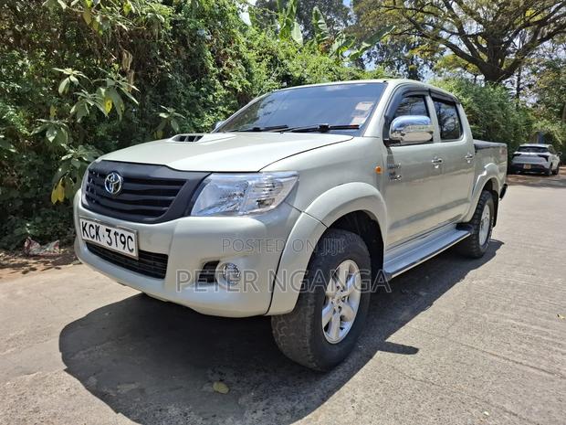 Toyota Hilux 2010 Gold