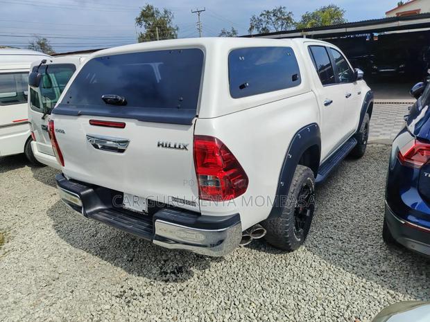 Toyota Hilux 2020 White