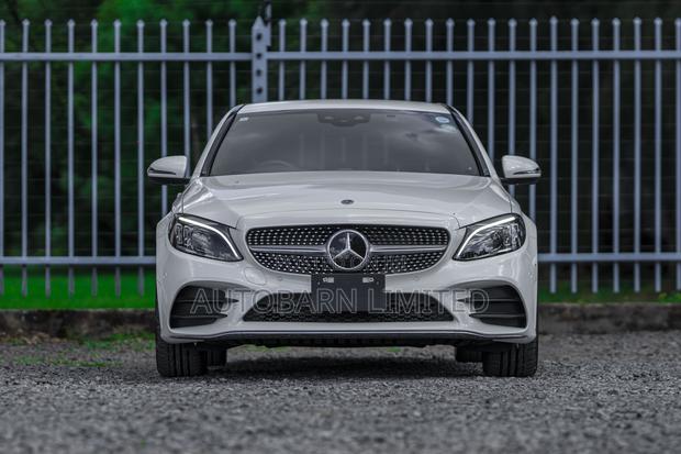 Mercedes-Benz C200 2019 Pearl