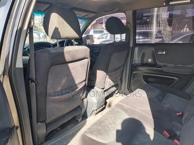 Toyota Kluger 2004 Gold