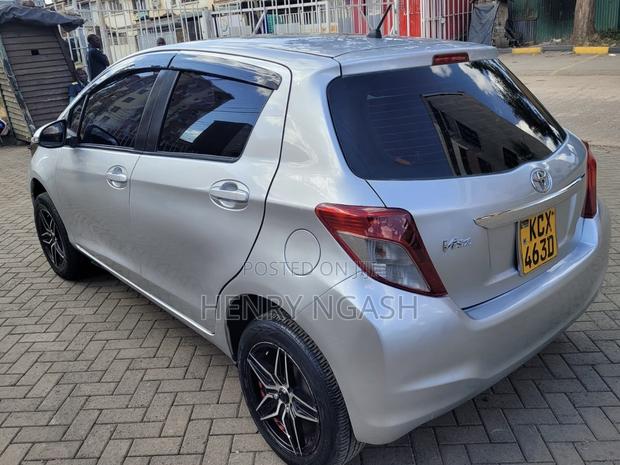 Toyota Vitz 2012 Silver