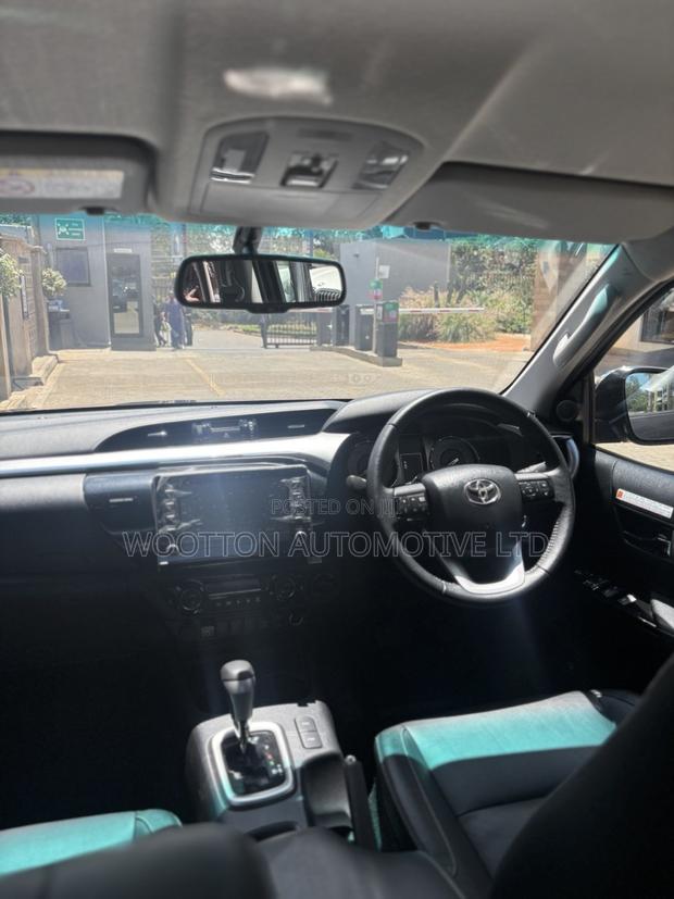 New Toyota Hilux 2024 Gray