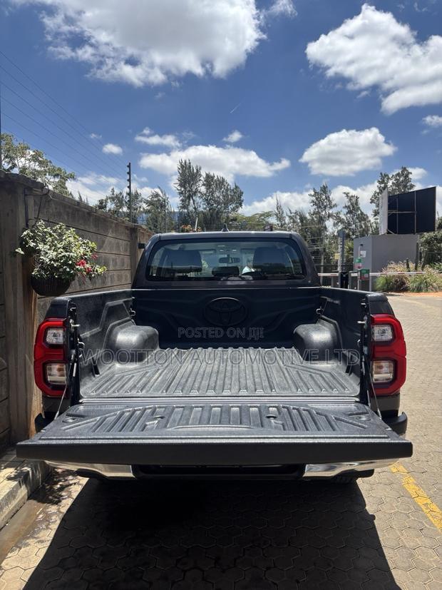 New Toyota Hilux 2024 Gray