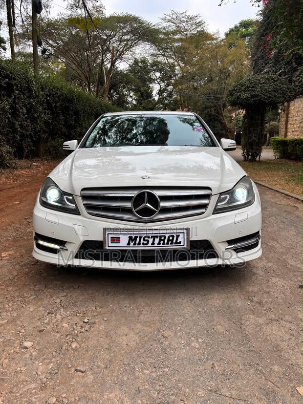 Mercedes-Benz C200 2011 White