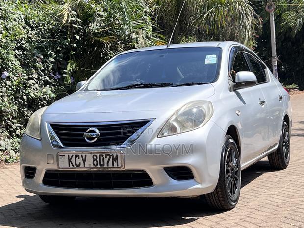 Nissan Tiida 2013 Silver