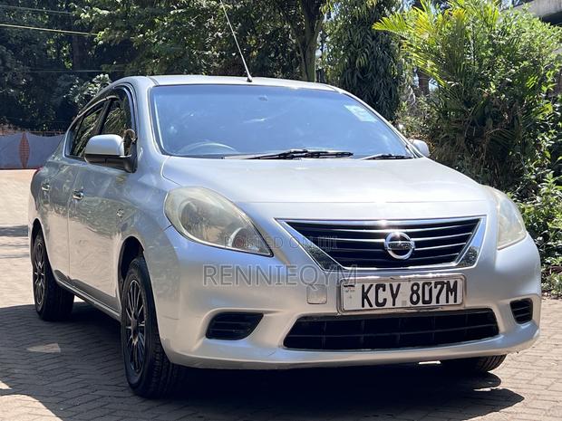 Nissan Tiida 2013 Silver