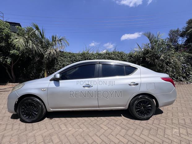 Nissan Tiida 2013 Silver