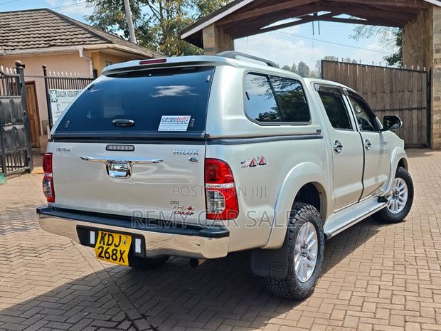 Toyota Hilux 2015 Silver