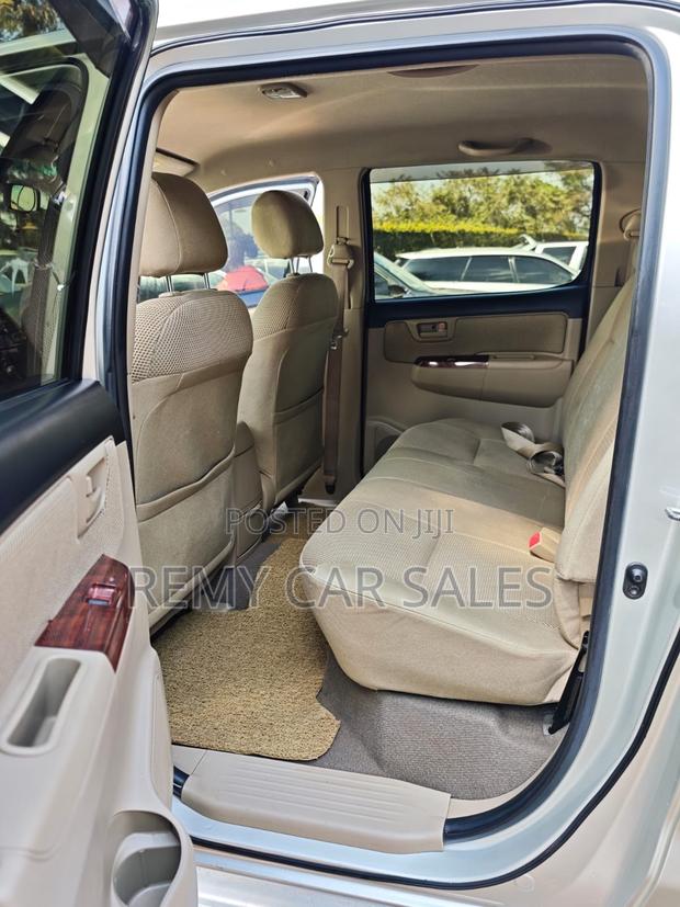 Toyota Hilux 2015 Silver