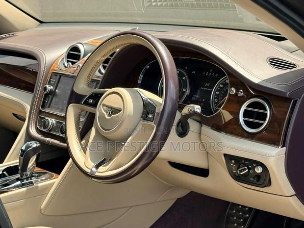 Bentley Bentayga 2018 Gray
