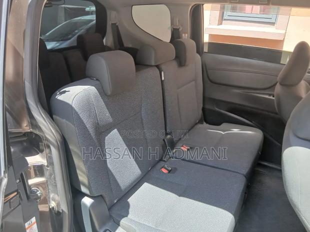 Toyota Sienta 2017 Brown